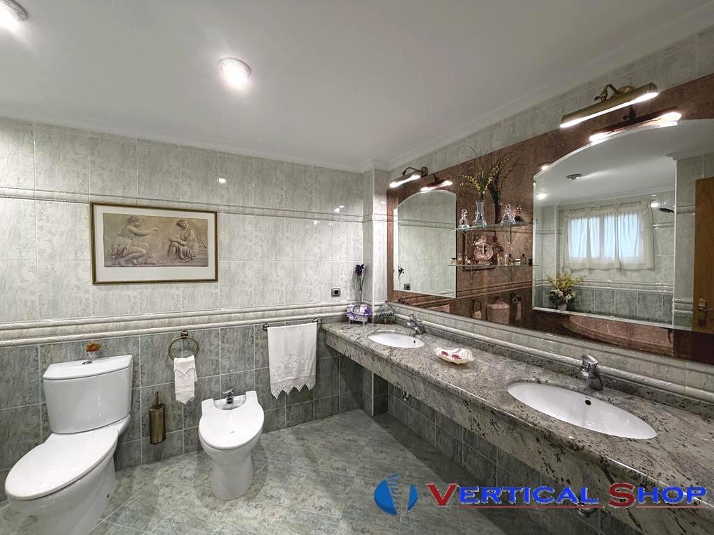 For sale of house in Villena