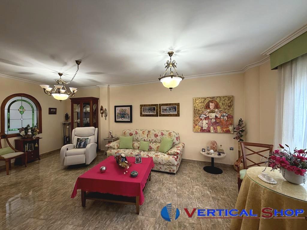 For sale of house in Villena