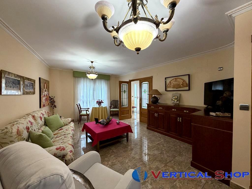 For sale of house in Villena
