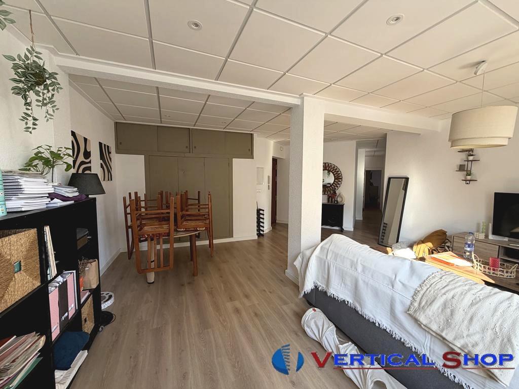 For sale of flat in Villena