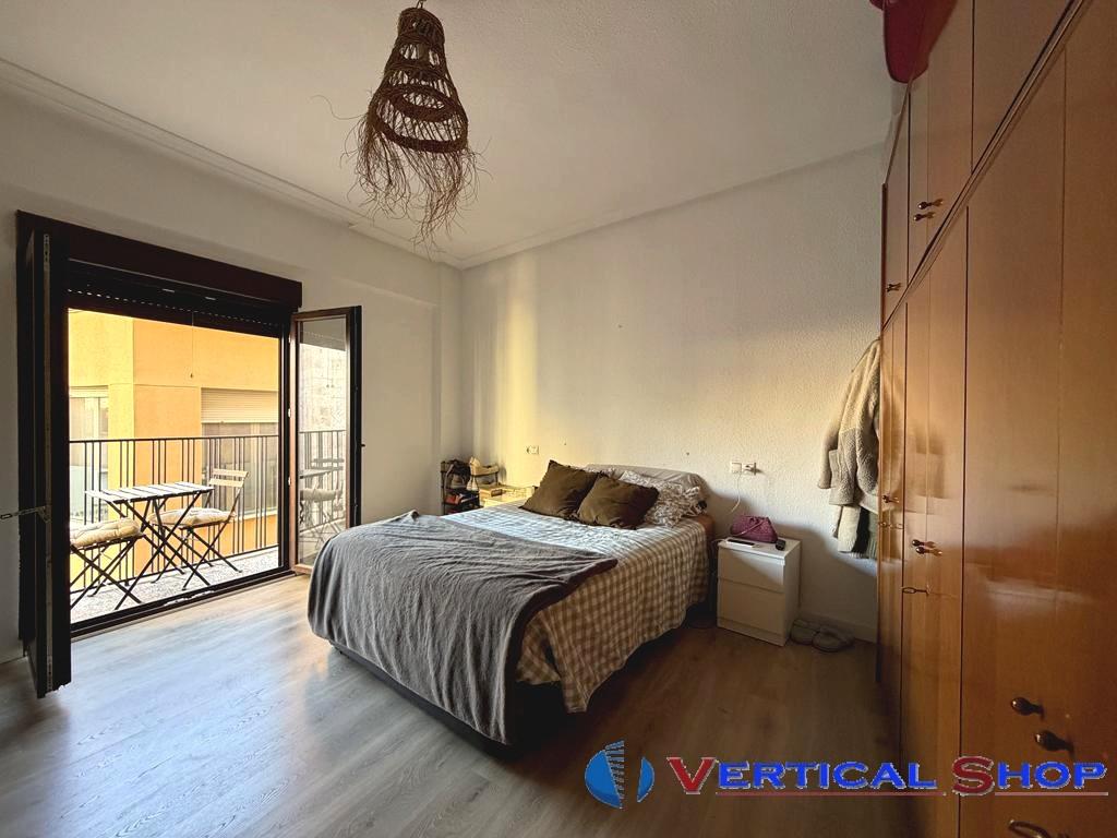 For sale of flat in Villena