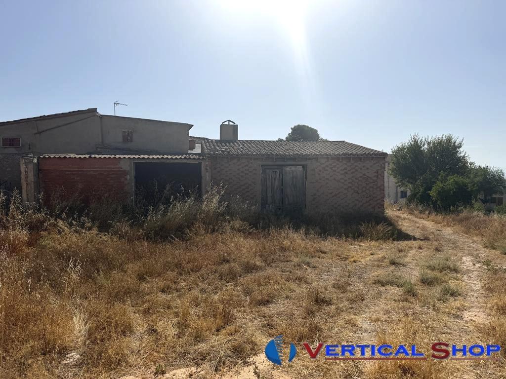 For sale of land in Caudete