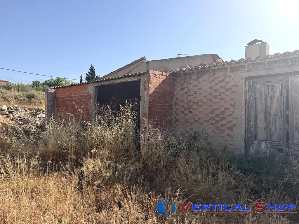 For sale of land in Caudete