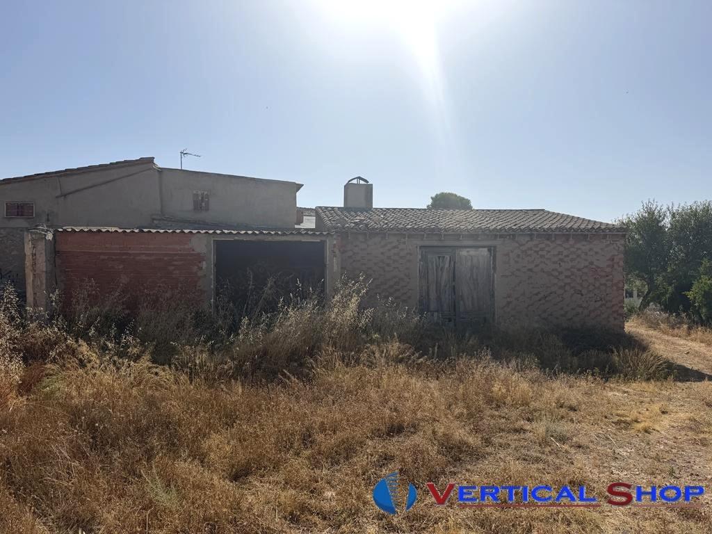 For sale of land in Caudete