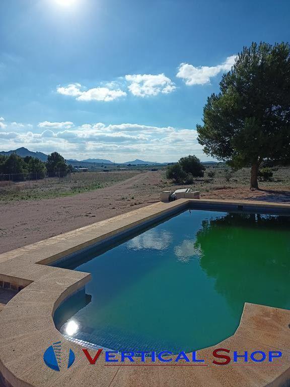 For sale of chalet in Caudete
