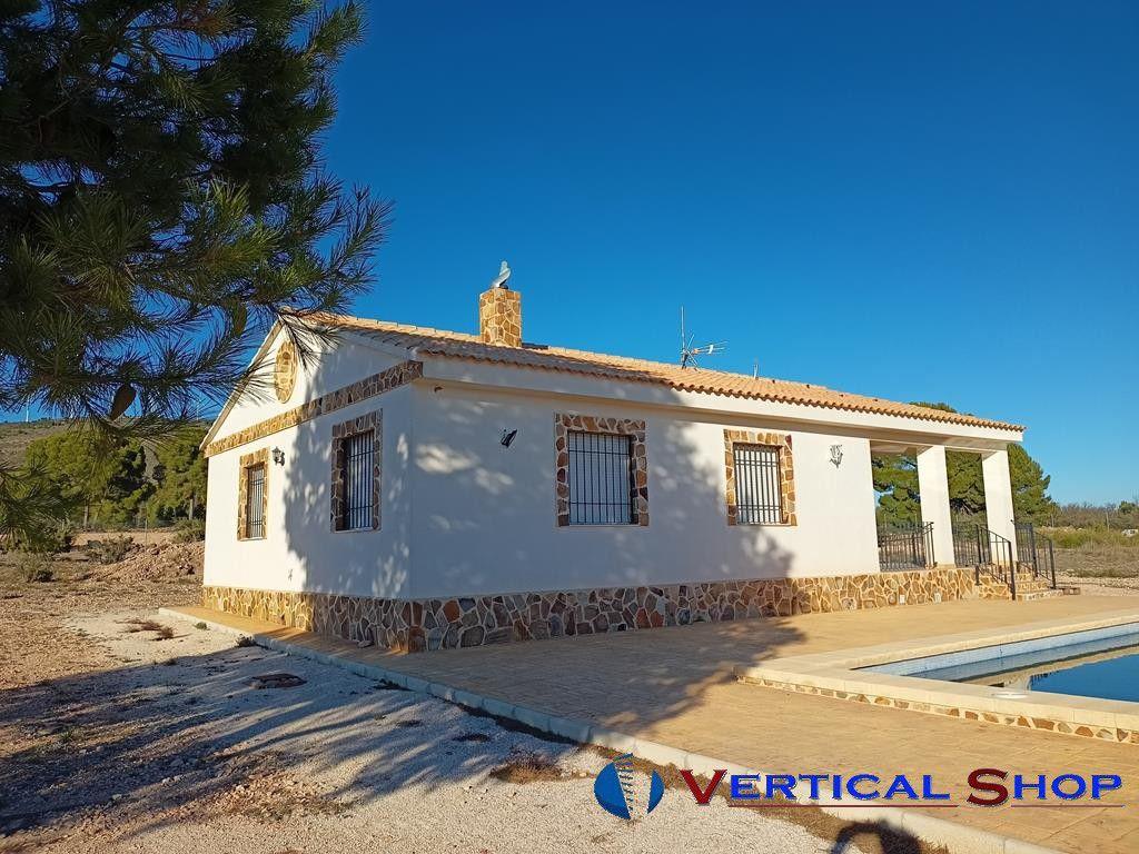 For sale of chalet in Caudete