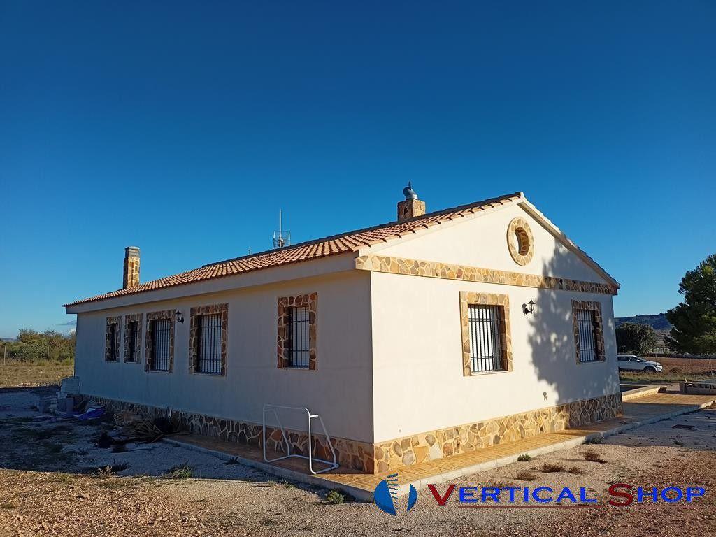 For sale of chalet in Caudete