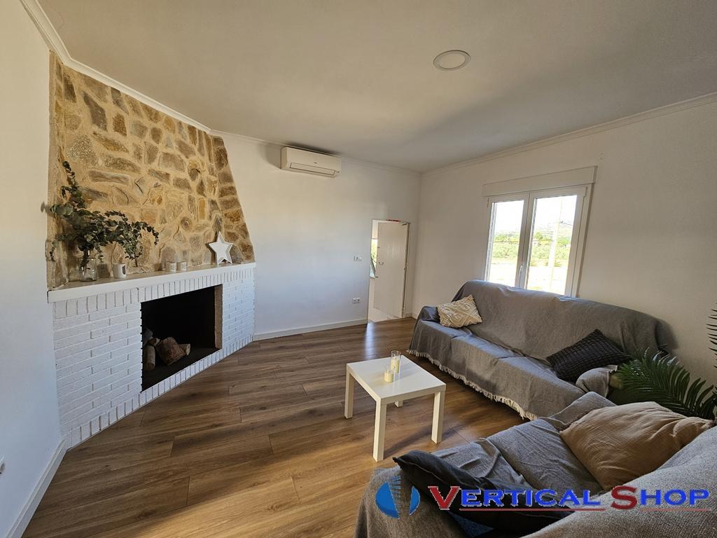 For sale of house in Caudete