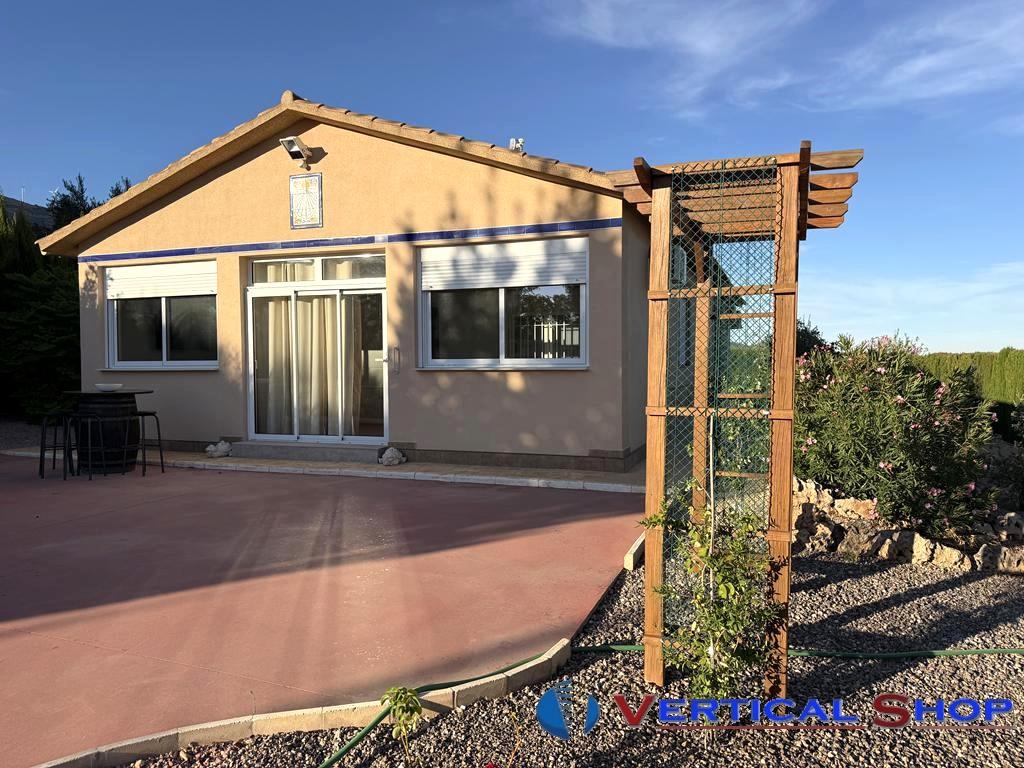 For sale of chalet in Caudete