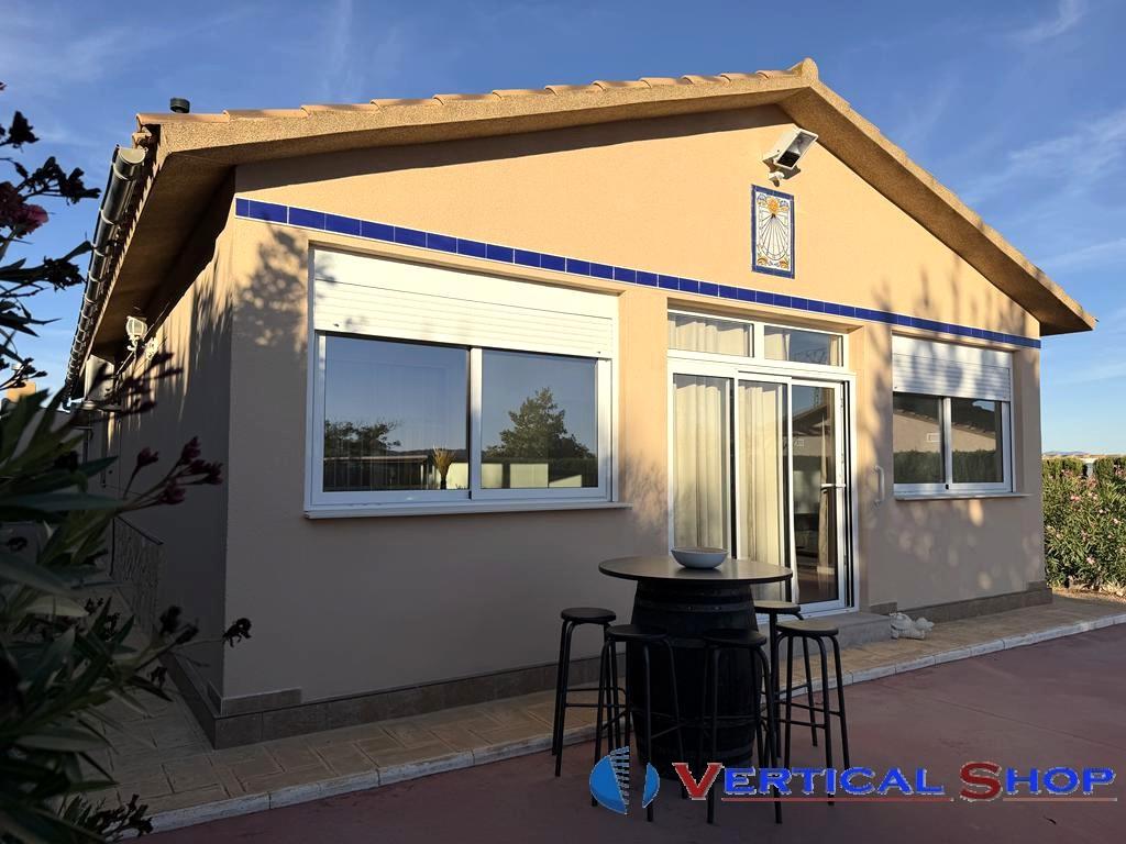 For sale of chalet in Caudete