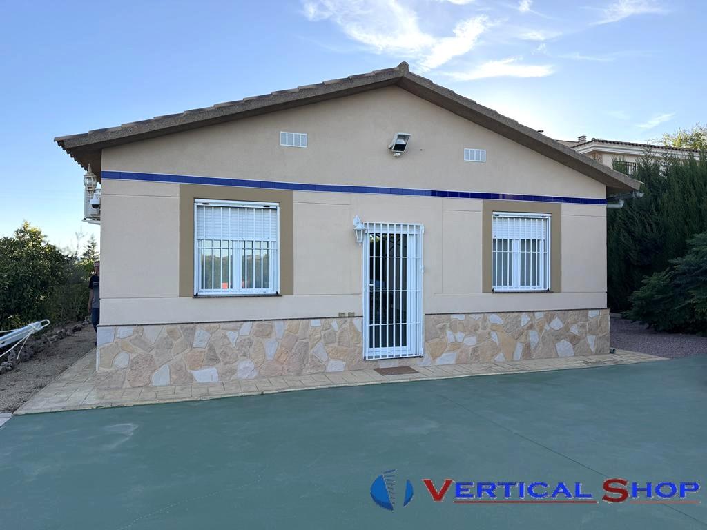 For sale of chalet in Caudete
