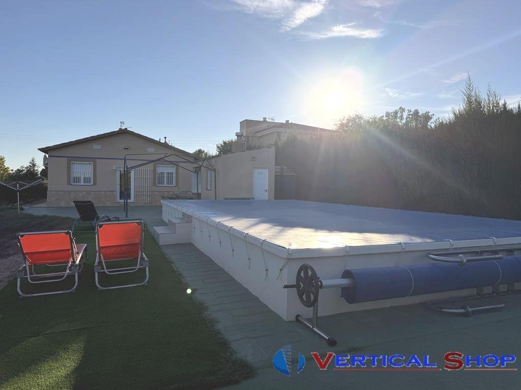For sale of chalet in Caudete