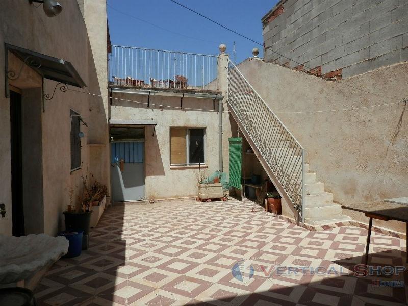 For sale of house in Caudete