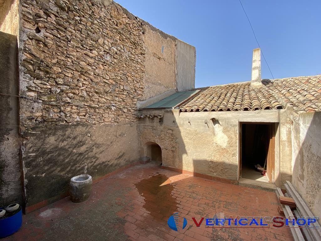 For sale of house in Caudete