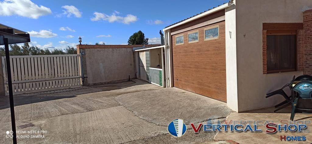 For sale of chalet in Caudete