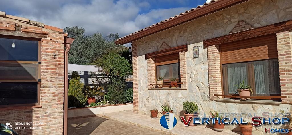 For sale of chalet in Caudete