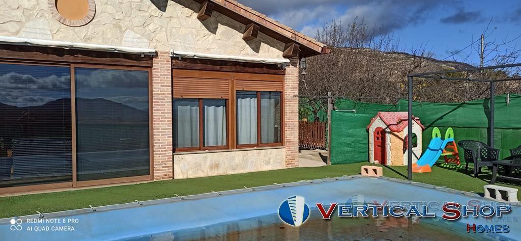 For sale of chalet in Caudete