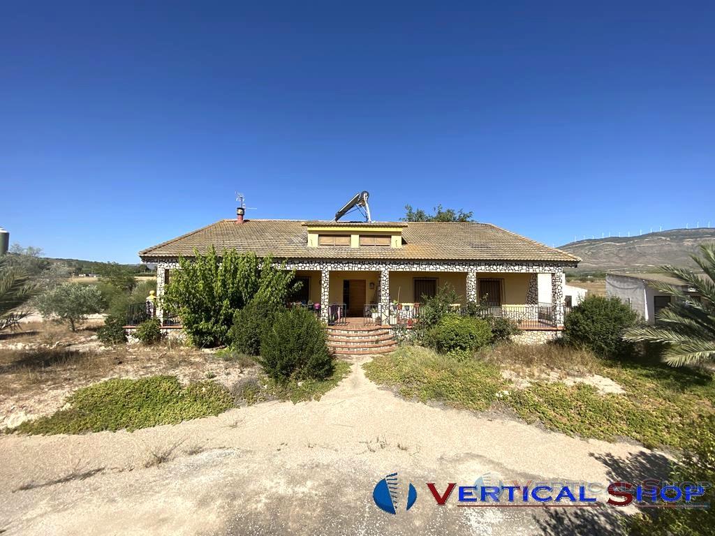 For sale of chalet in Caudete