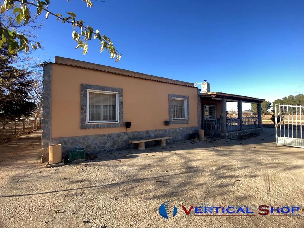 For sale of chalet in Caudete