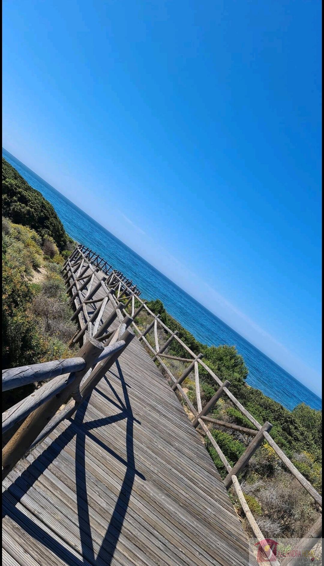Vuokrata
 from
 huoneisto
 sisään

 Mijas Costa