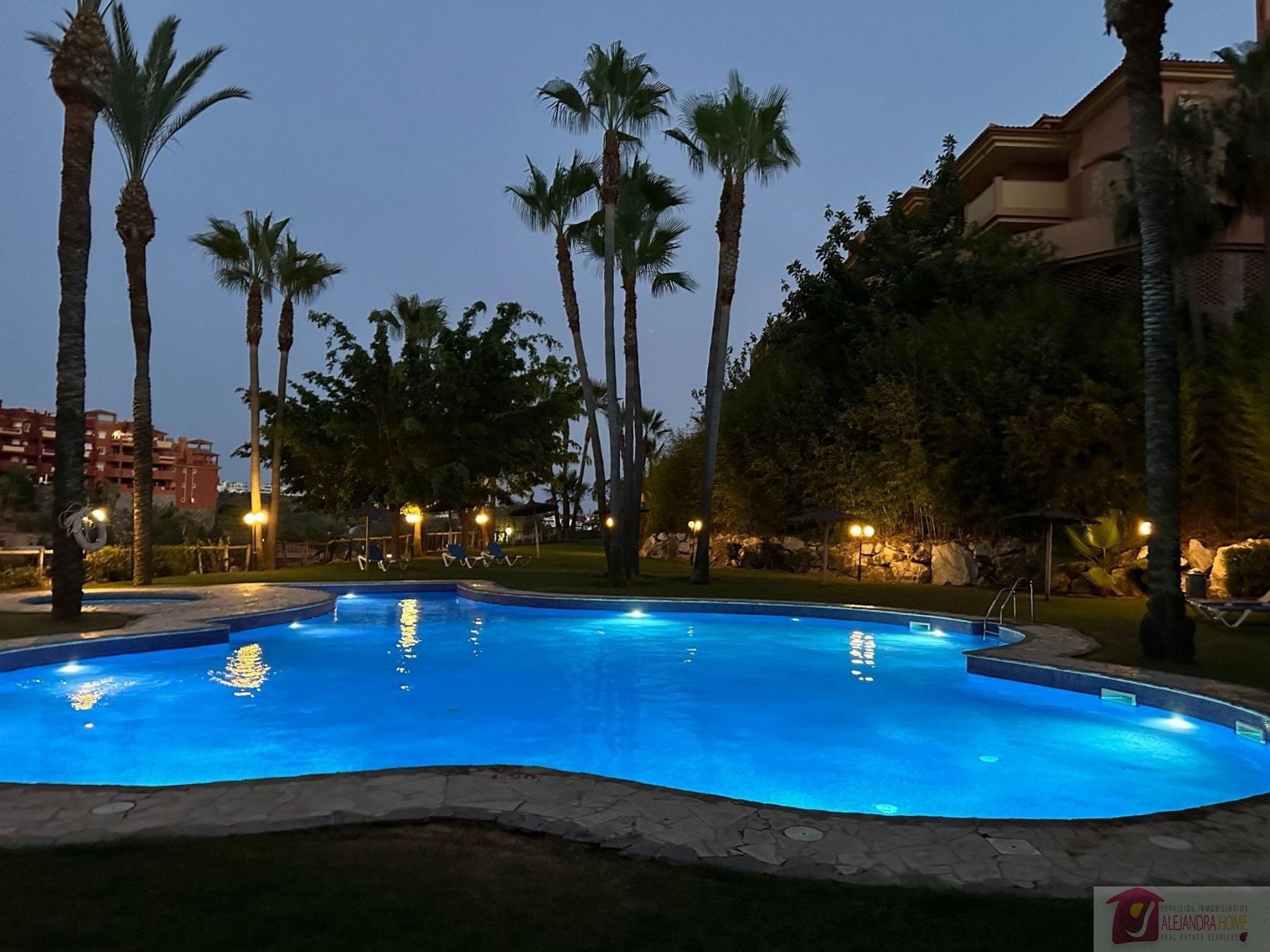 Vuokrata
 from
 huoneisto
 sisään

 Marbella