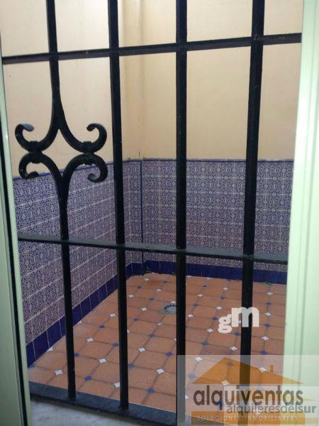 For sale of house in La Linea de la Concepcion