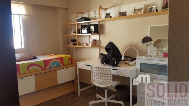 For sale of penthouse in Valencia