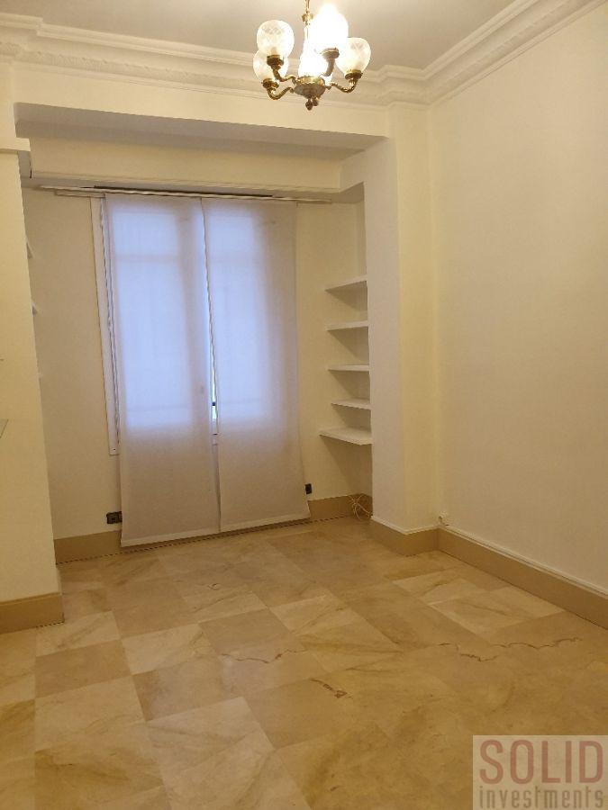 For sale of flat in Valencia