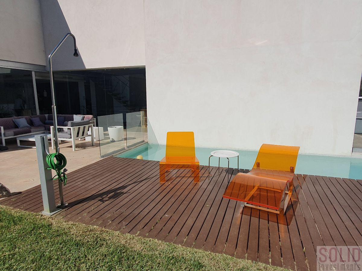 For sale of chalet in Valencia