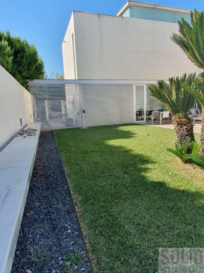 For sale of chalet in Valencia