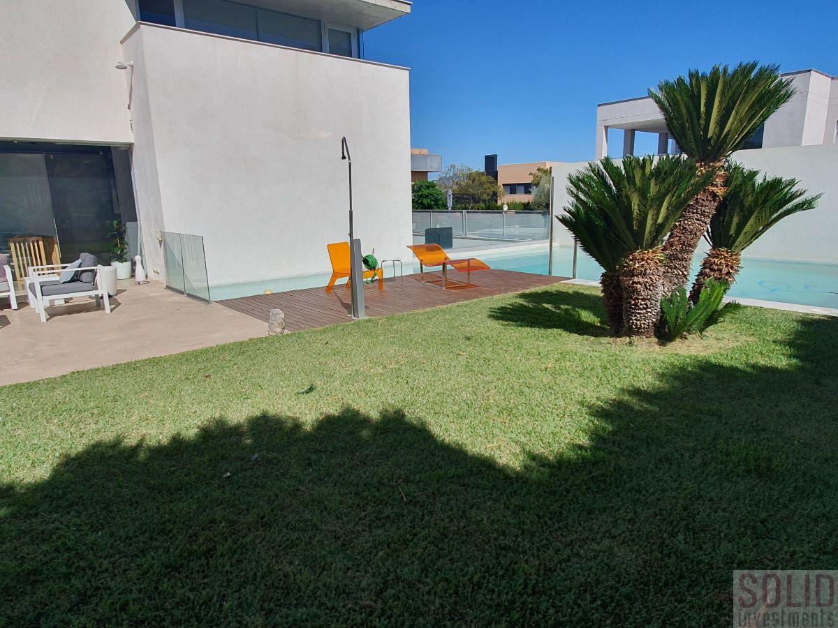 For sale of chalet in Valencia