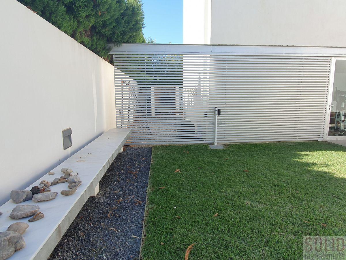 For sale of chalet in Valencia