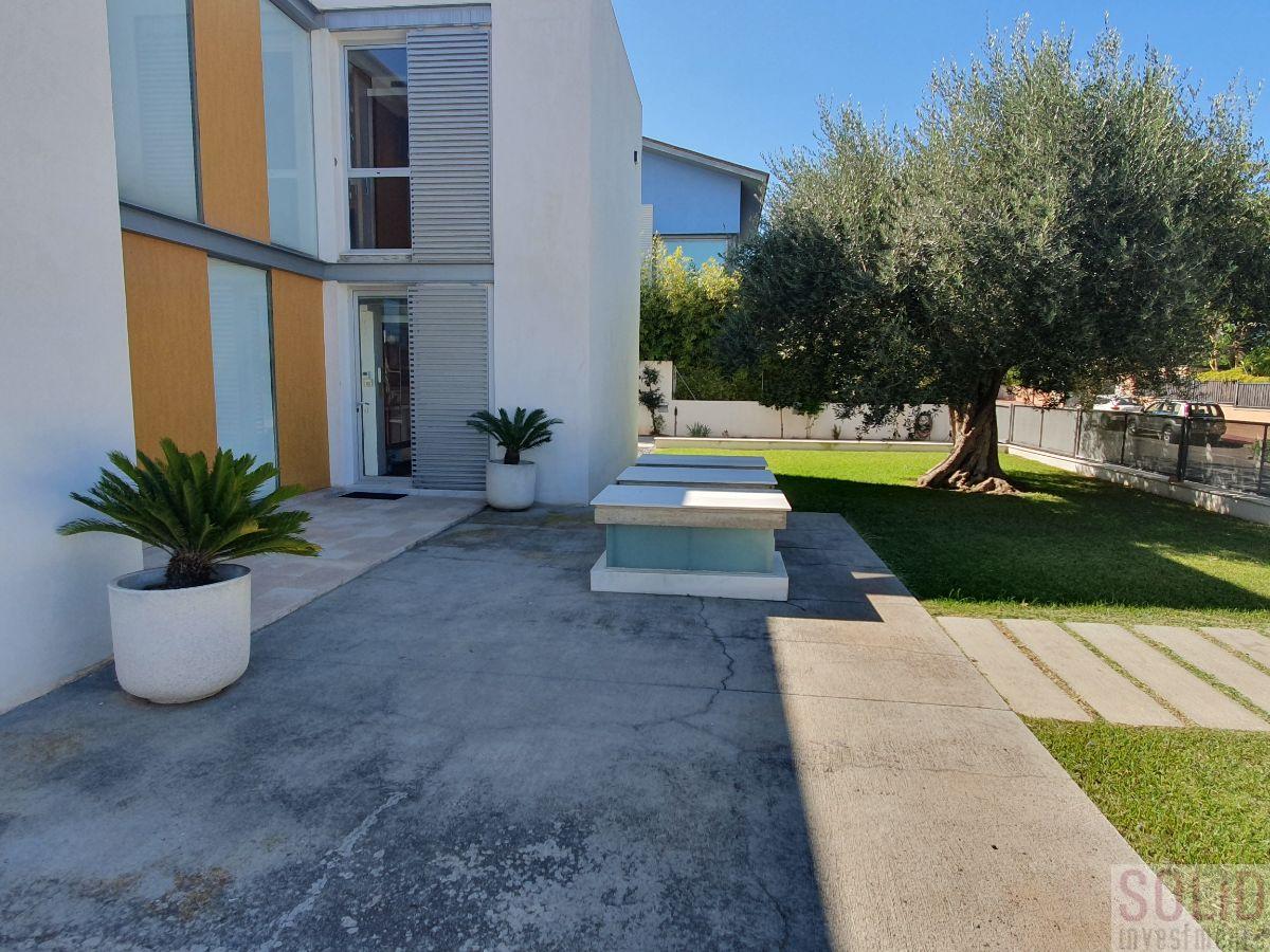 For sale of chalet in Valencia