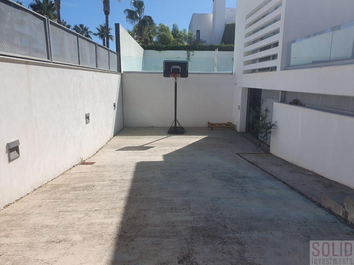 For sale of chalet in Valencia