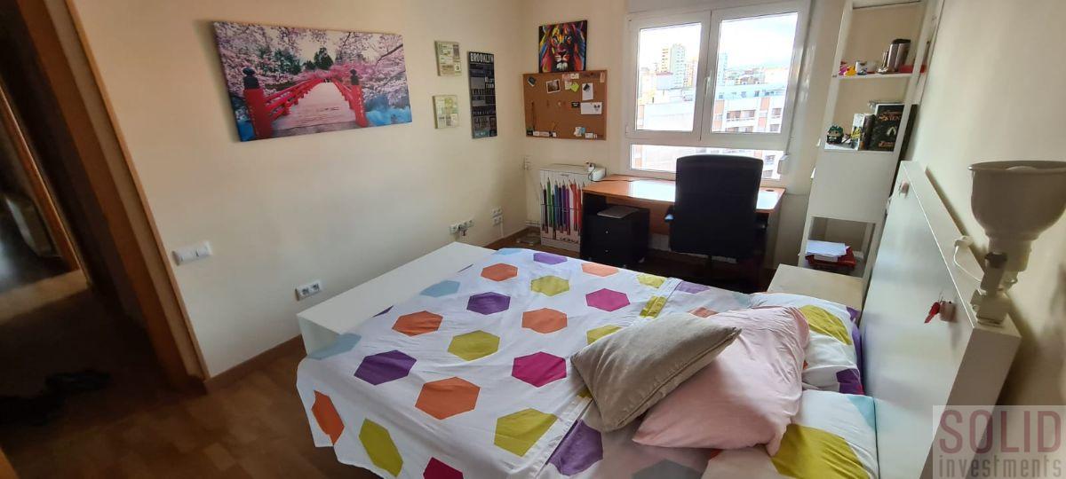 Myynti
 from
 huoneisto
 sisään

 Valencia