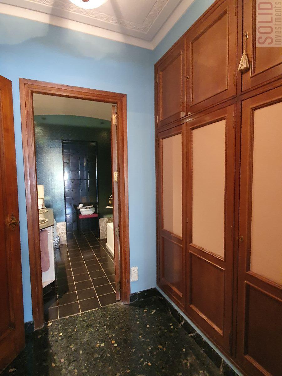 For sale of flat in Valencia