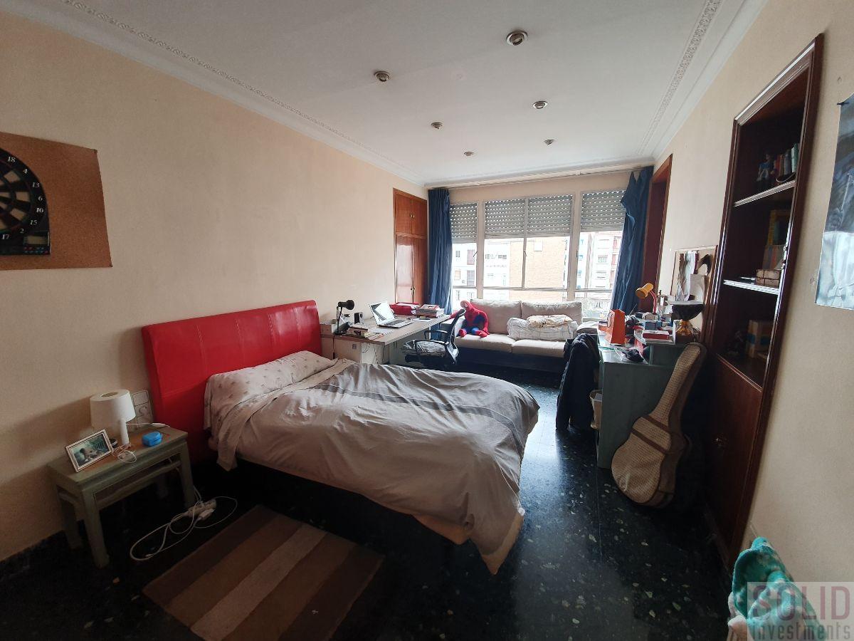 For sale of flat in Valencia
