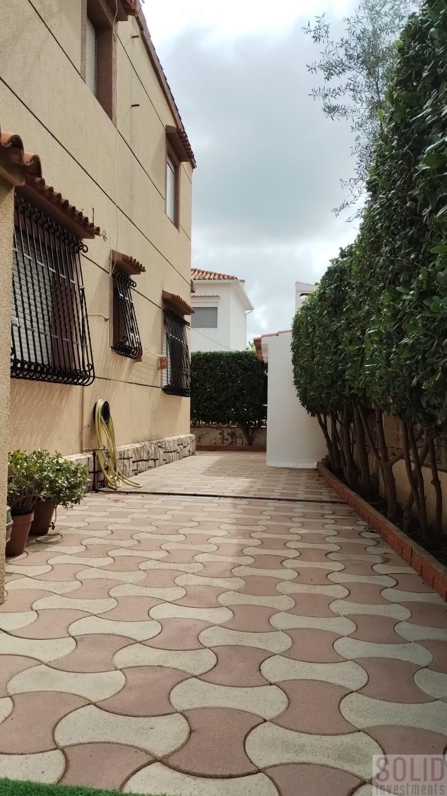 For sale of house in Valencia