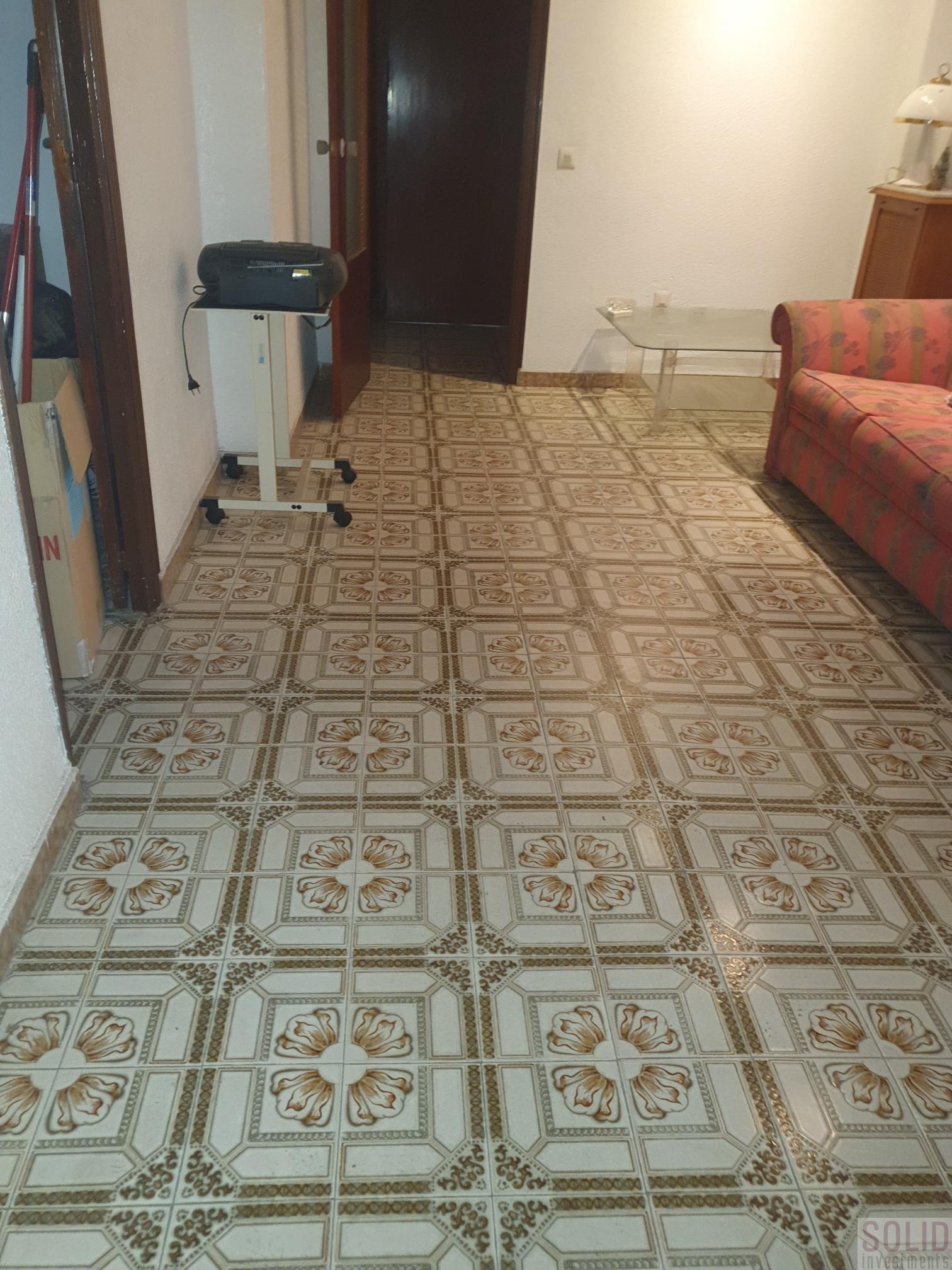 For sale of flat in Valencia