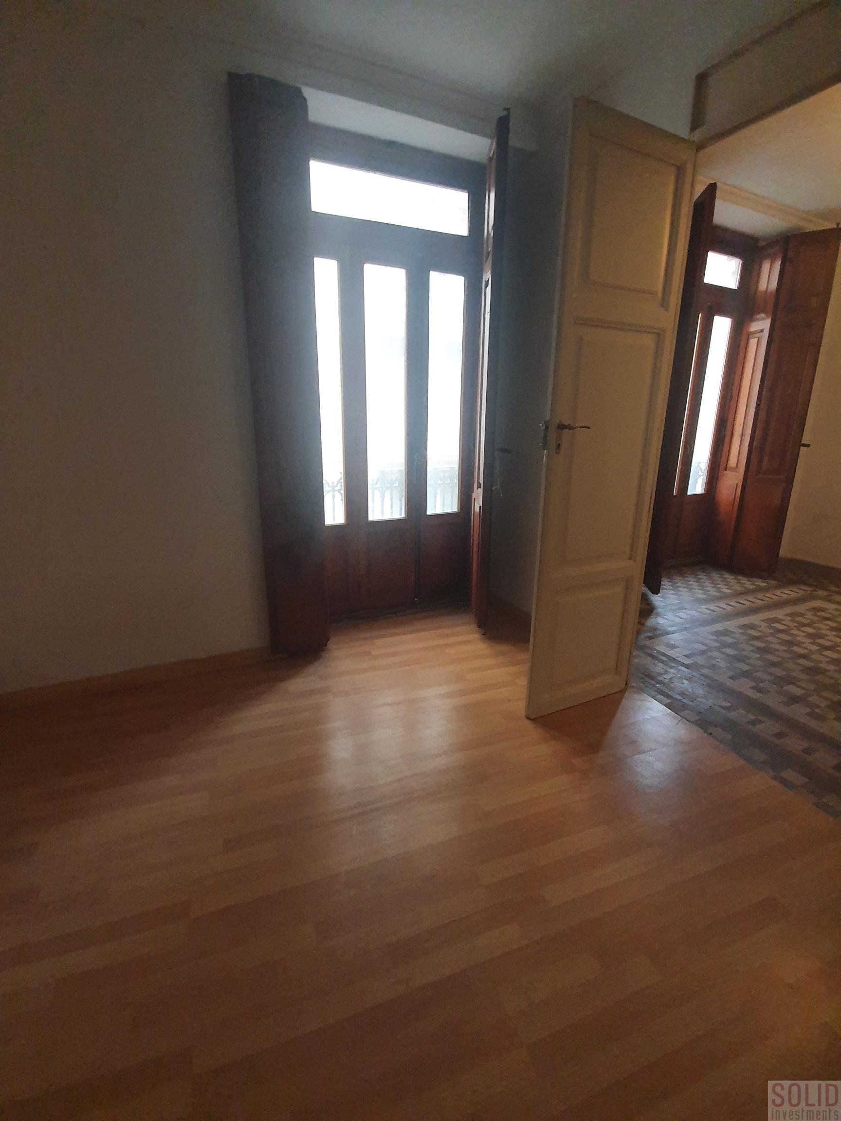 For sale of flat in Valencia