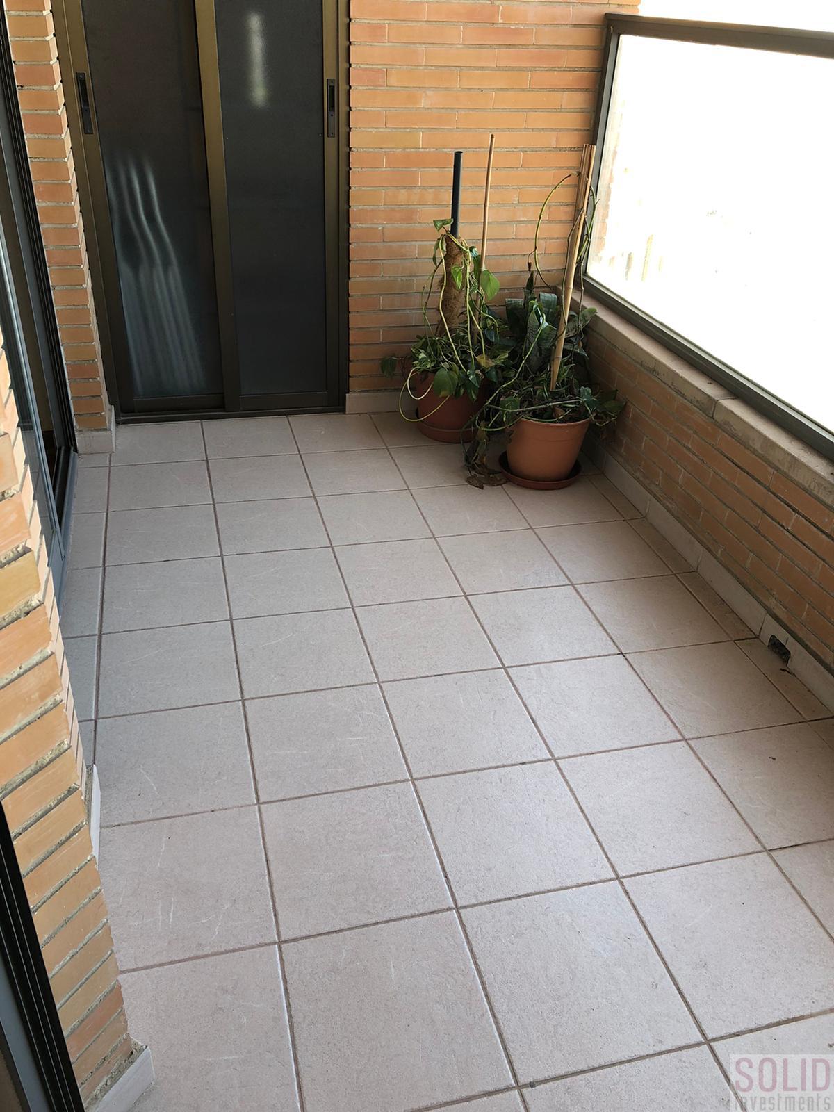 For sale of flat in Valencia