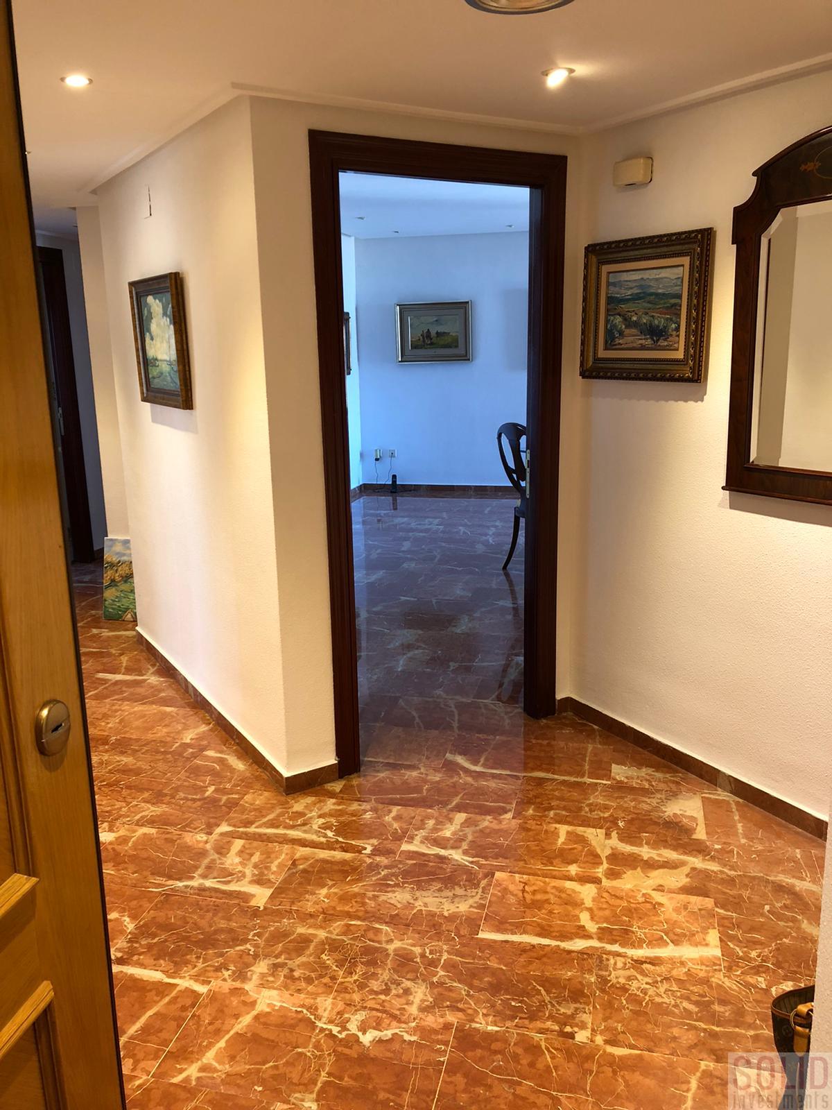 For sale of flat in Valencia