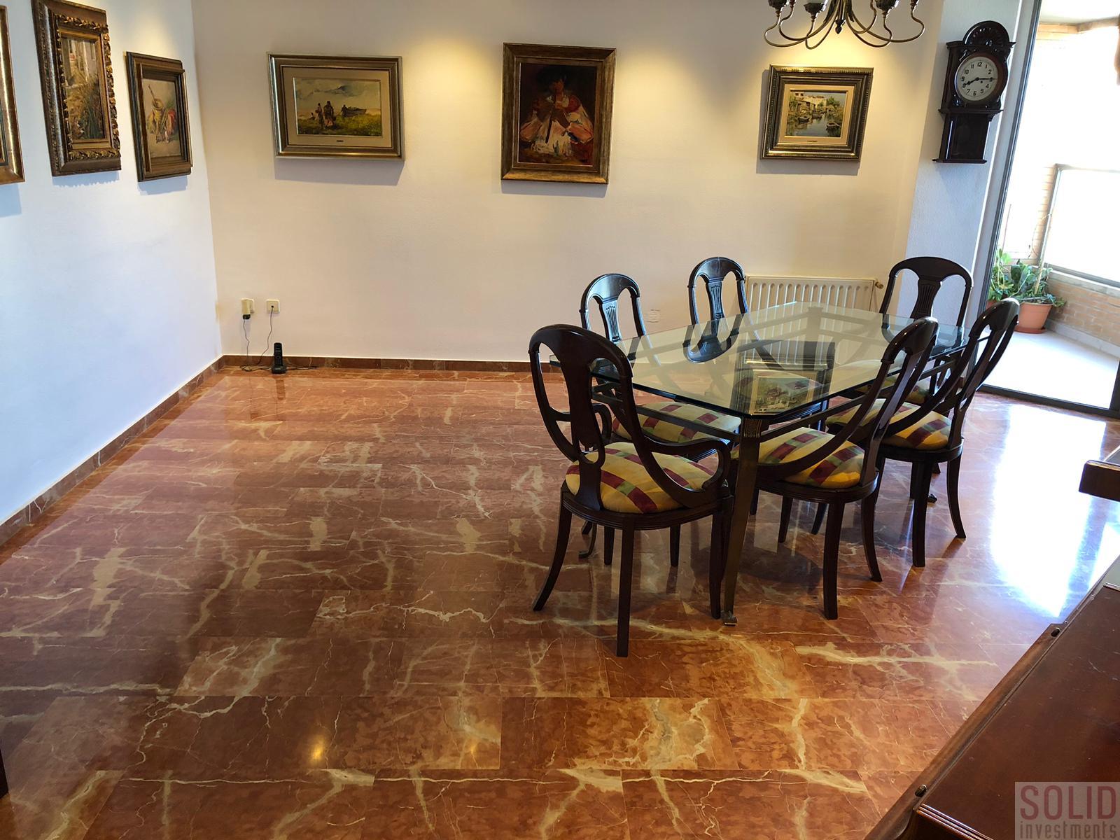 For sale of flat in Valencia
