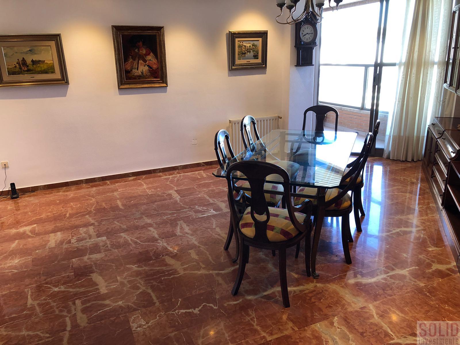 For sale of flat in Valencia