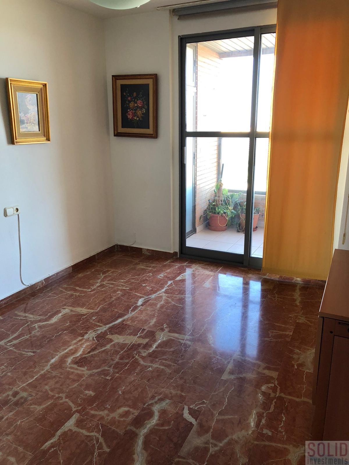 For sale of flat in Valencia