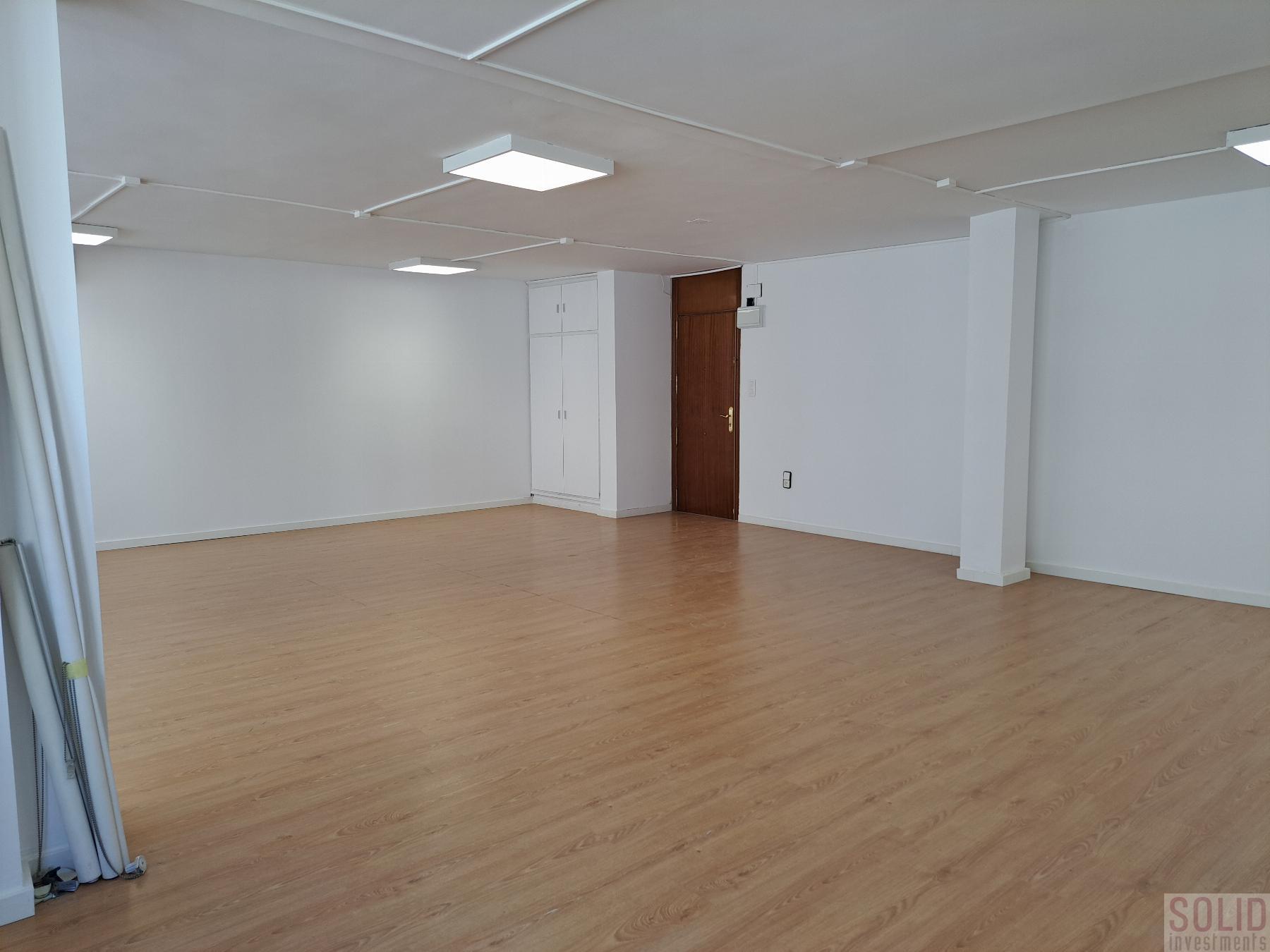 For rent of office in Valencia
