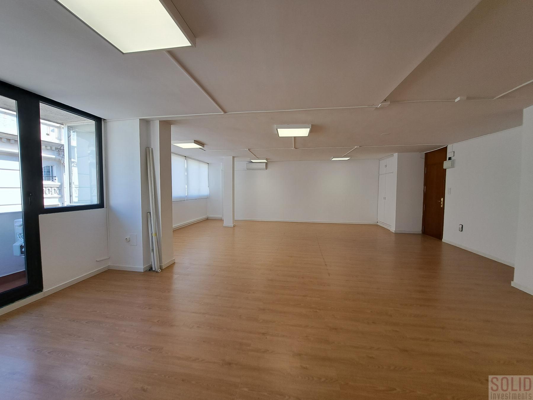 For rent of office in Valencia