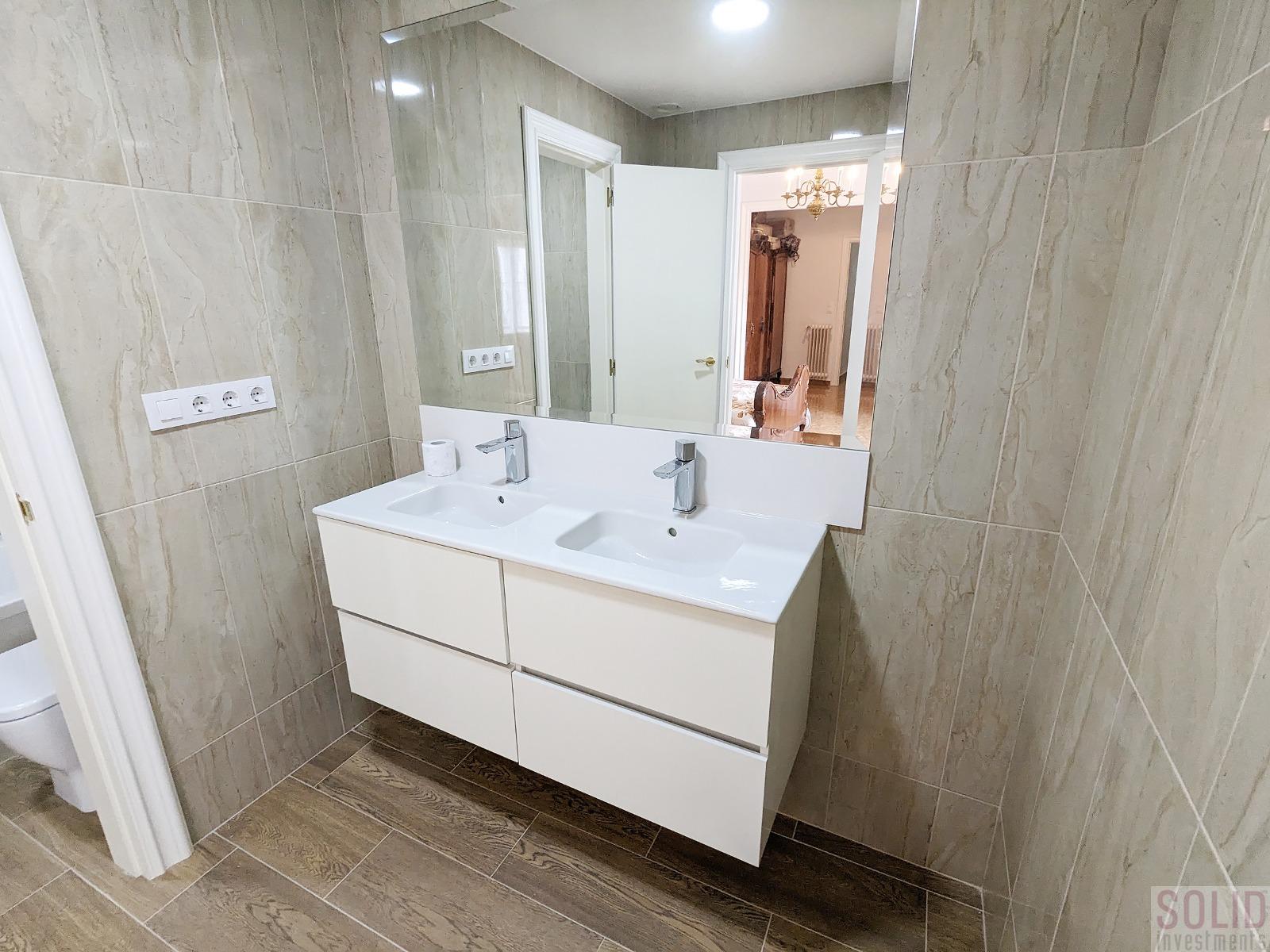 For sale of flat in Valencia