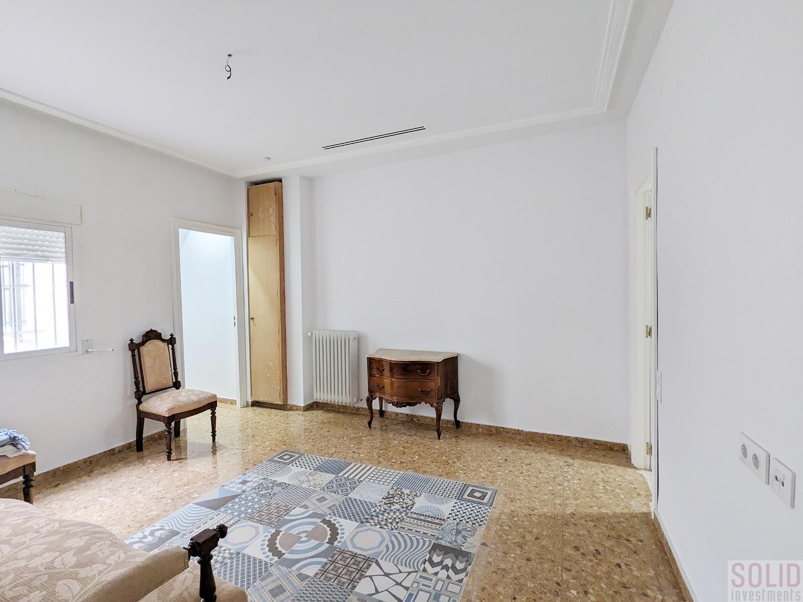 For sale of flat in Valencia