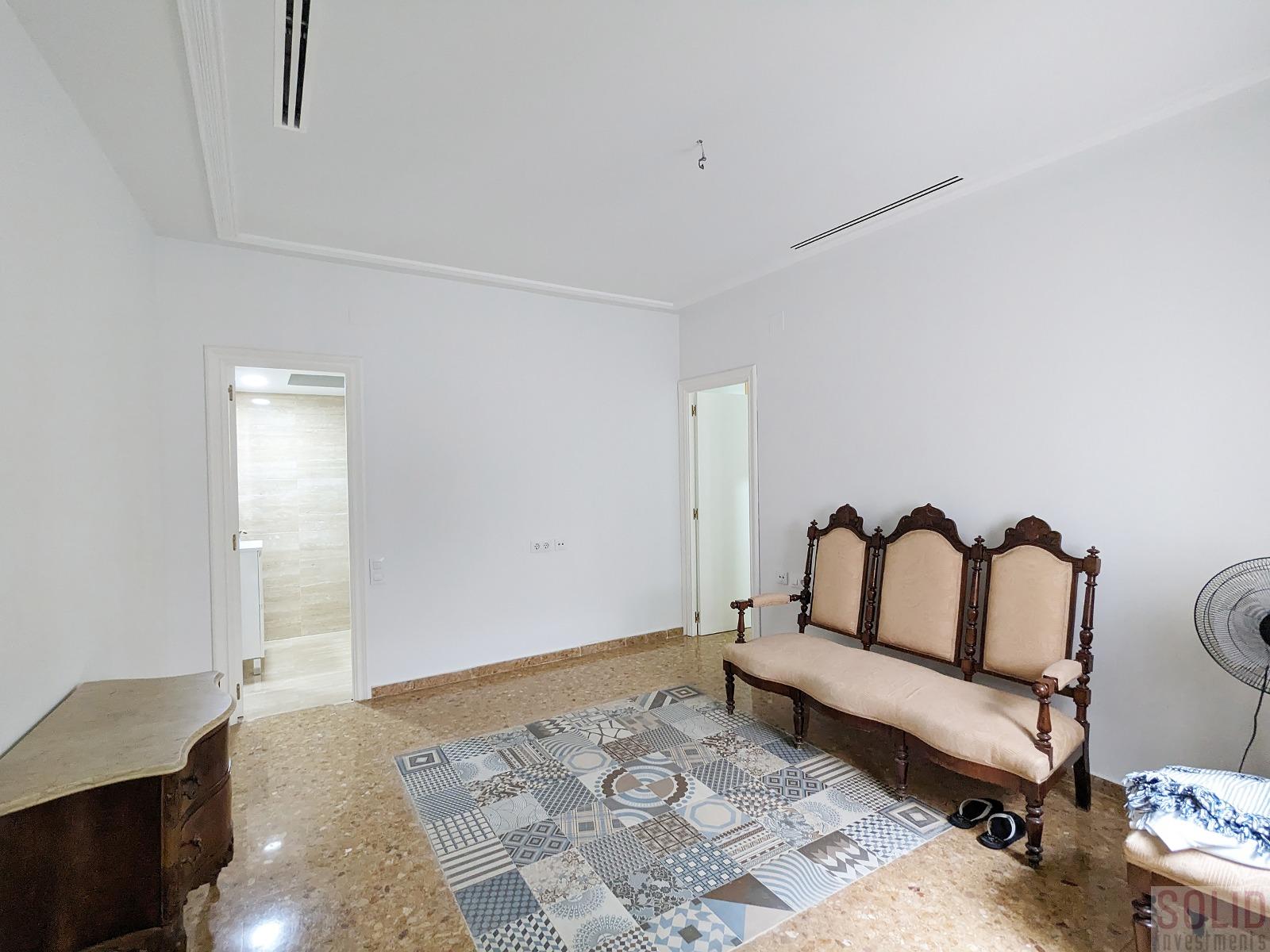 For sale of flat in Valencia
